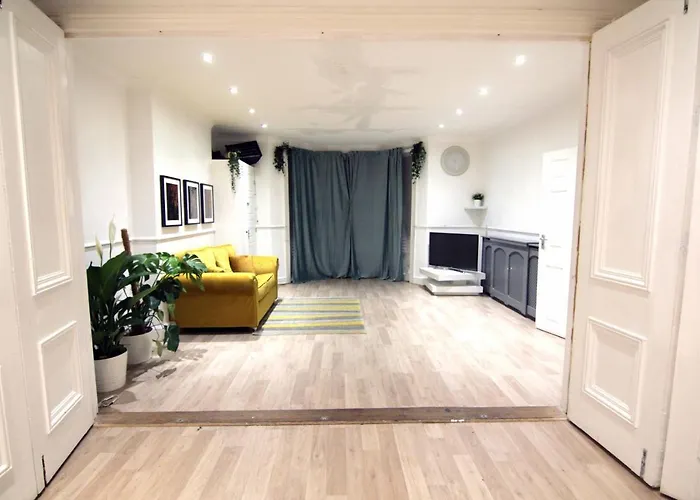 spacious multi-room london apartment